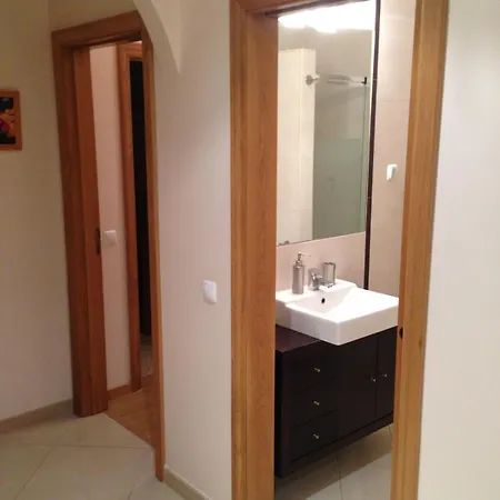 Spacious 2 Bedroom 2 Bathroom In Apartment *