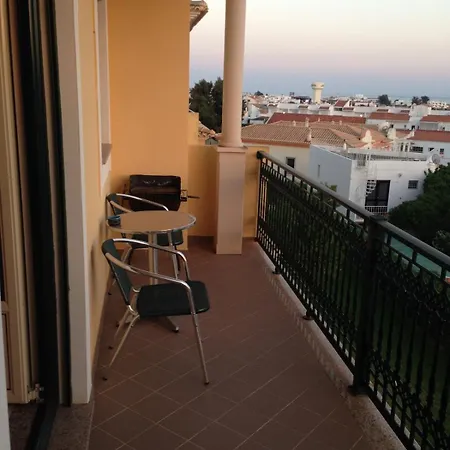 Spacious 2 Bedroom 2 Bathroom In דירה *