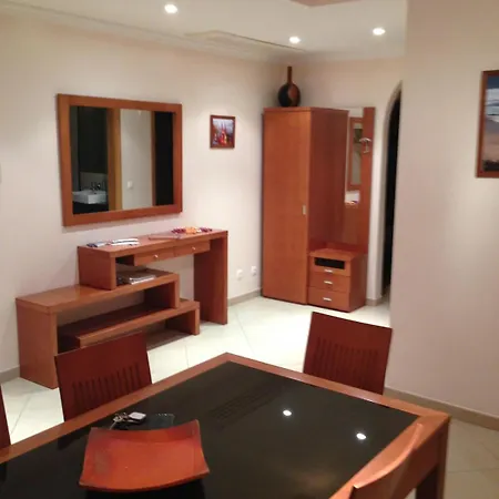 Spacious 2 Bedroom 2 Bathroom In Lägenhet