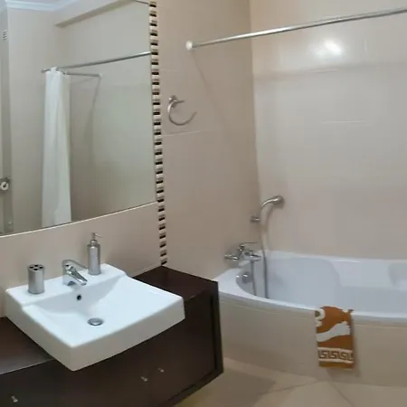 Spacious 2 Bedroom 2 Bathroom In Διαμέρισμα